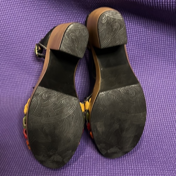 LOVIN’ CAMI ARTESANIAS CLOGS - Picture 6 of 6